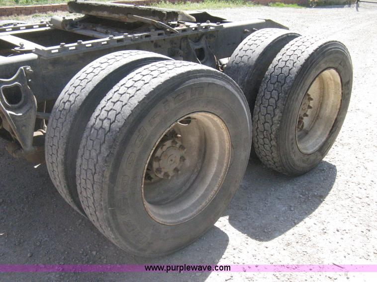 image for item G8284 1996 International F9370 semi truck