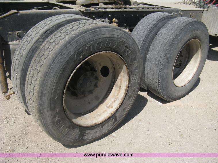 image for item G8284 1996 International F9370 semi truck