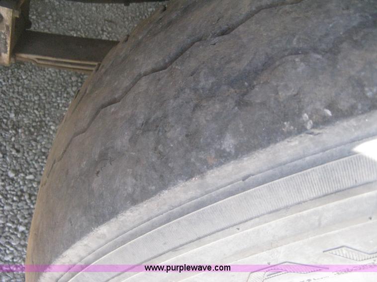 image for item G8284 1996 International F9370 semi truck