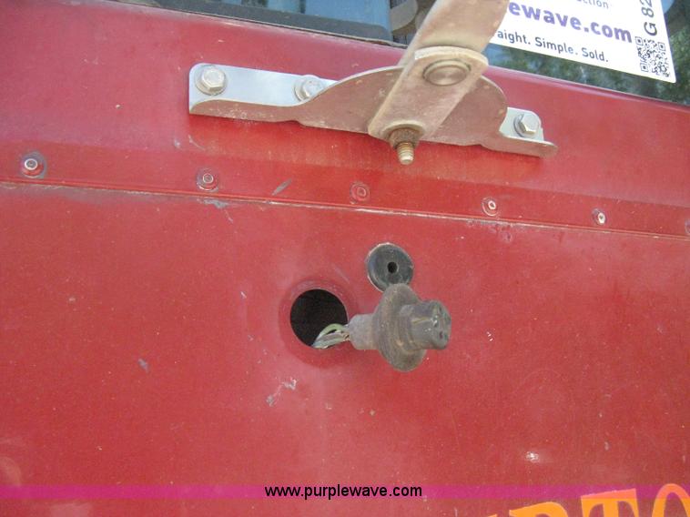 image for item G8284 1996 International F9370 semi truck