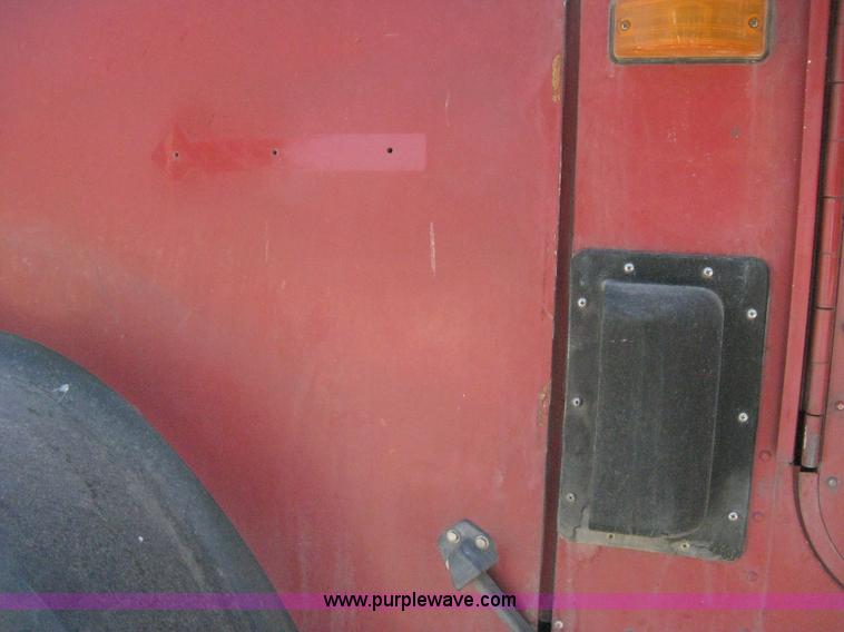 image for item G8284 1996 International F9370 semi truck