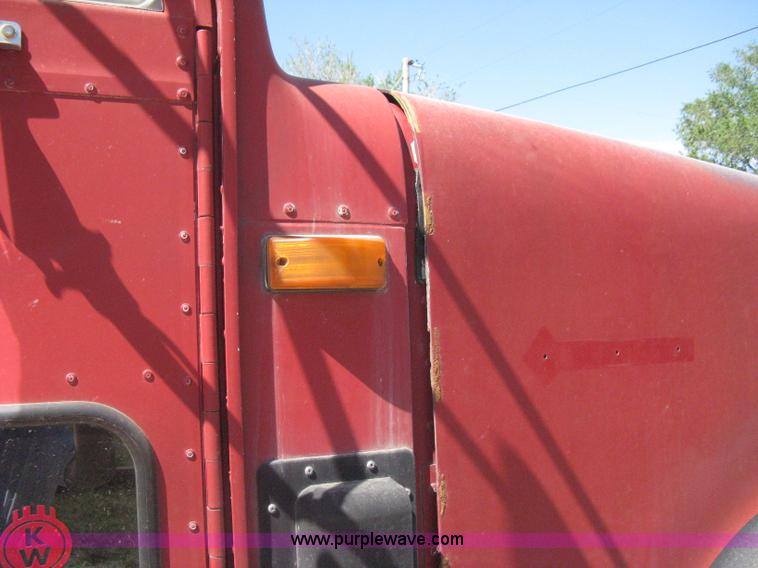 image for item G8284 1996 International F9370 semi truck