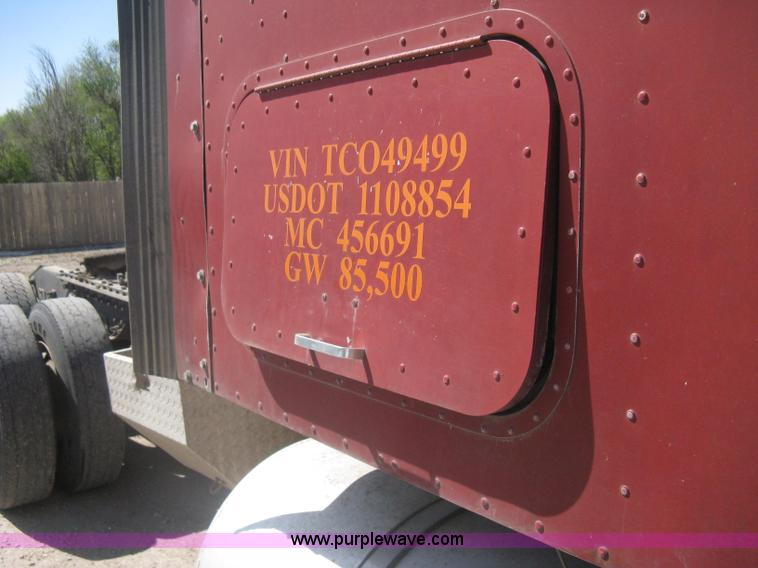 image for item G8284 1996 International F9370 semi truck
