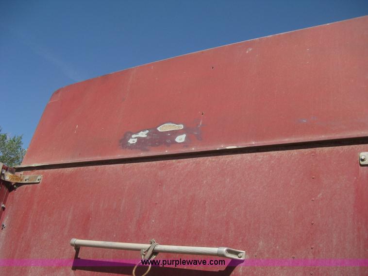 image for item G8284 1996 International F9370 semi truck