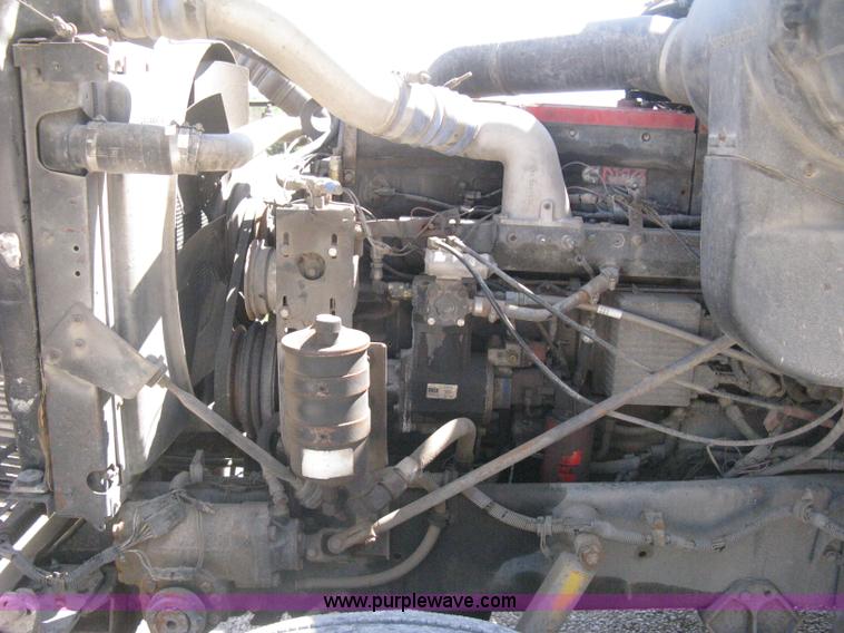 image for item G8284 1996 International F9370 semi truck