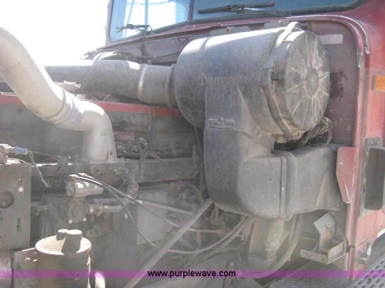 image for item G8284 1996 International F9370 semi truck