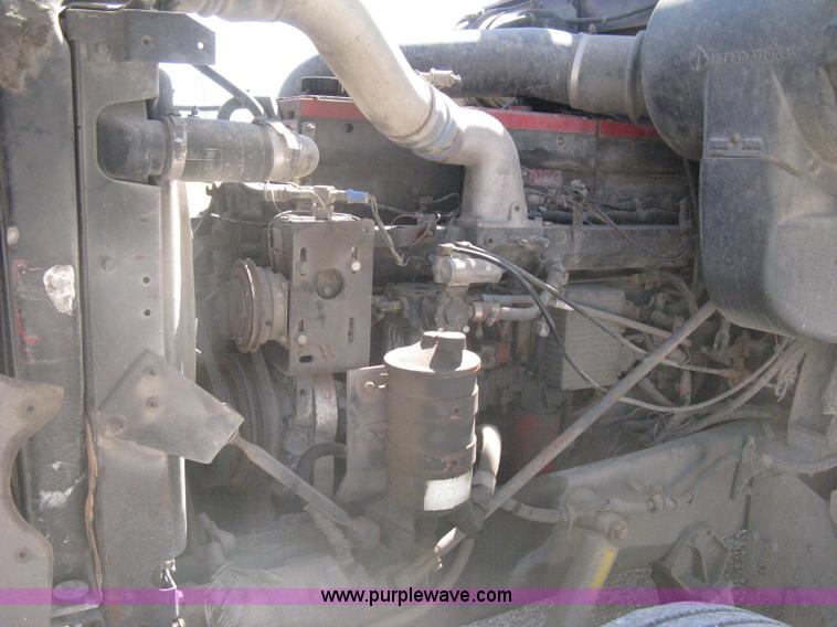 image for item G8284 1996 International F9370 semi truck