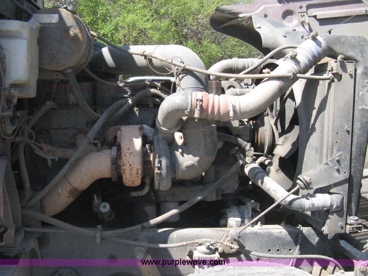 image for item G8284 1996 International F9370 semi truck