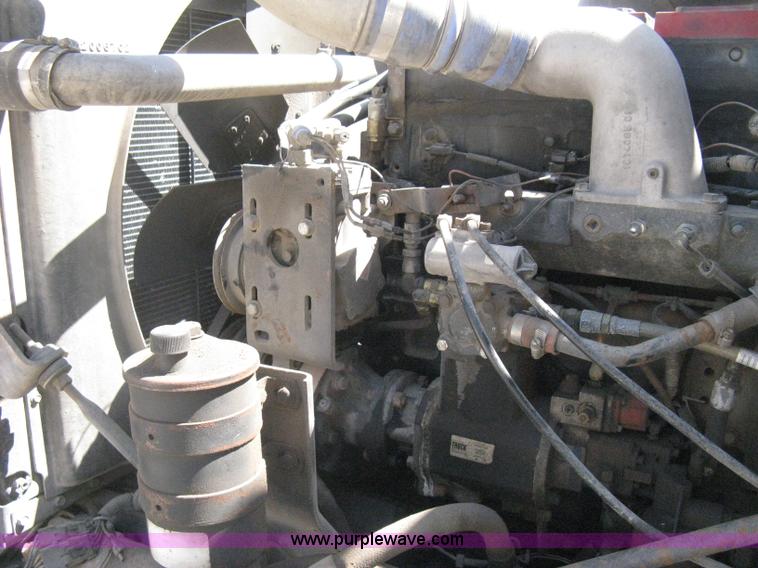 image for item G8284 1996 International F9370 semi truck