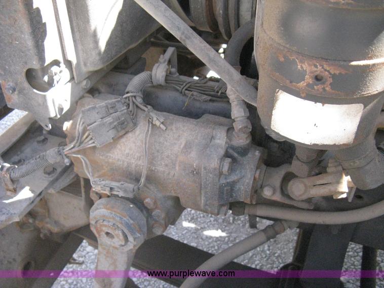 image for item G8284 1996 International F9370 semi truck