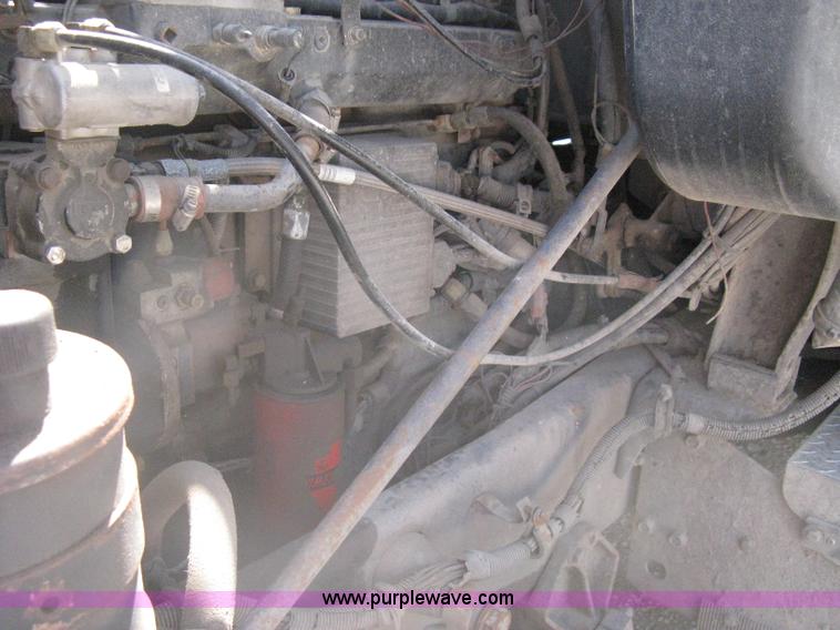 image for item G8284 1996 International F9370 semi truck