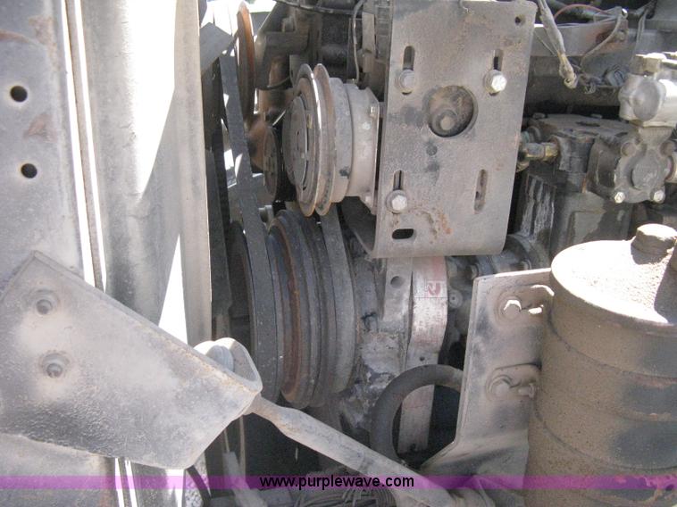 image for item G8284 1996 International F9370 semi truck