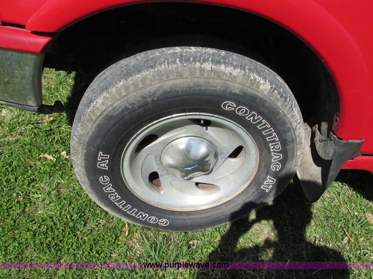 image for item G9328 1997 Ford F150 SuperCab pickup truck