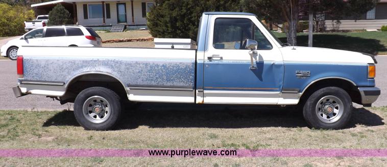 image for item H1942 1990 Ford F150 XLT Lariat pickup truck