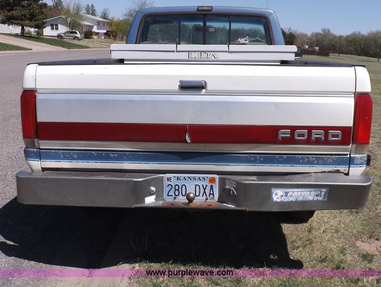 image for item H1942 1990 Ford F150 XLT Lariat pickup truck