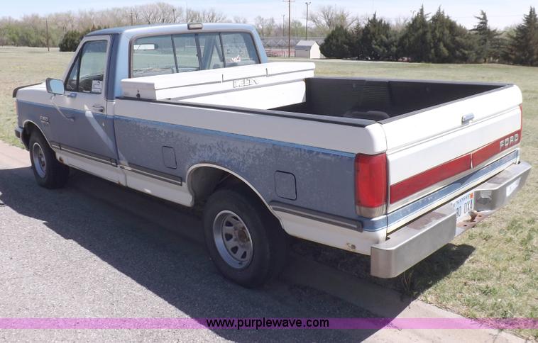 image for item H1942 1990 Ford F150 XLT Lariat pickup truck