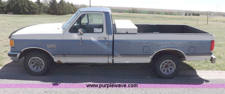 image for item H1942 1990 Ford F150 XLT Lariat pickup truck