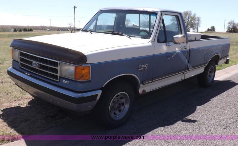 image for item H1942 1990 Ford F150 XLT Lariat pickup truck