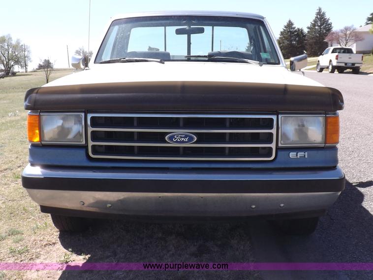 image for item H1942 1990 Ford F150 XLT Lariat pickup truck