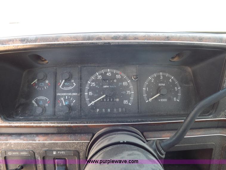 image for item H1942 1990 Ford F150 XLT Lariat pickup truck