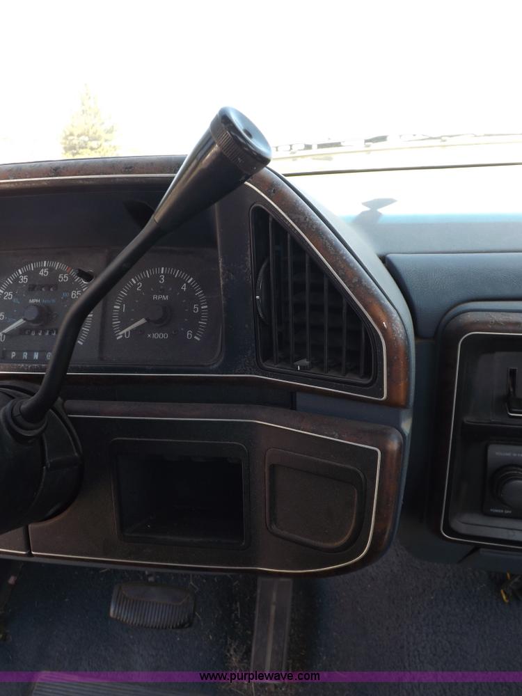 image for item H1942 1990 Ford F150 XLT Lariat pickup truck