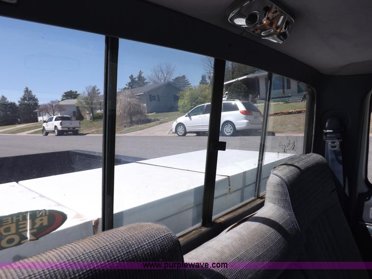 image for item H1942 1990 Ford F150 XLT Lariat pickup truck