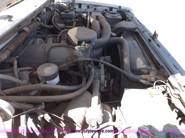 image for item H1942 1990 Ford F150 XLT Lariat pickup truck