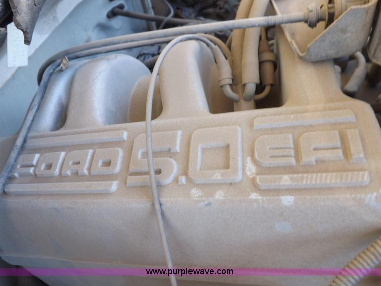 image for item H1942 1990 Ford F150 XLT Lariat pickup truck