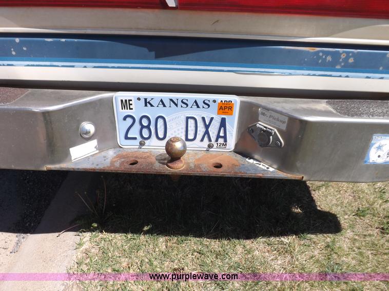 image for item H1942 1990 Ford F150 XLT Lariat pickup truck