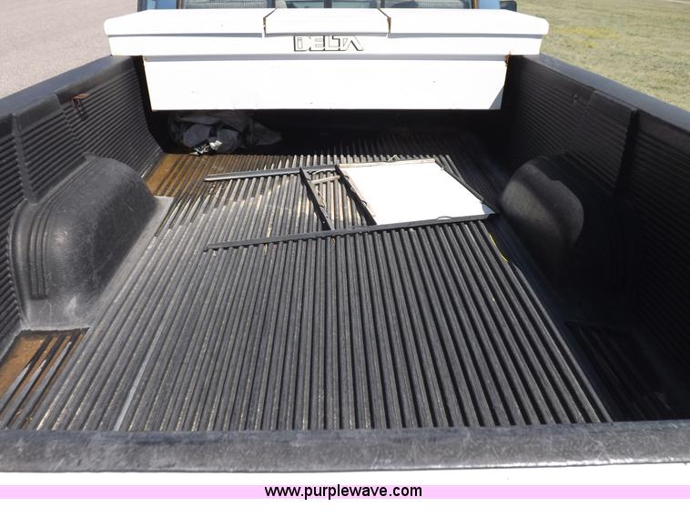 image for item H1942 1990 Ford F150 XLT Lariat pickup truck