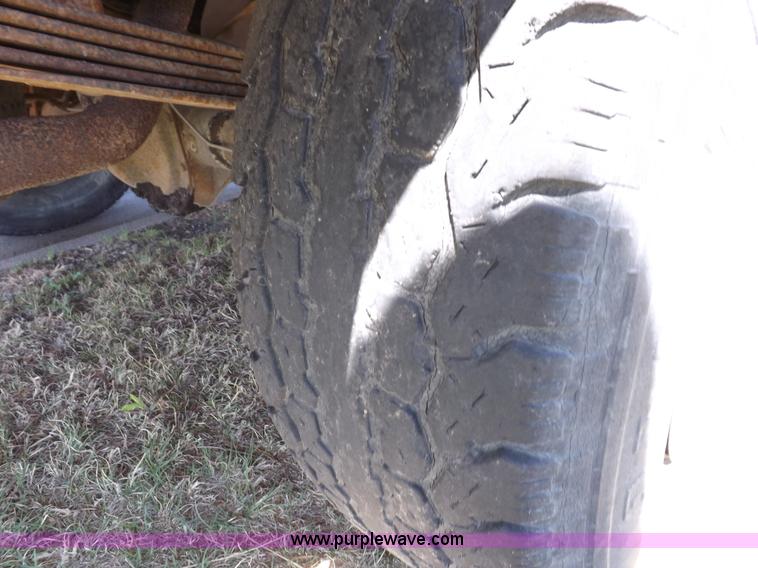 image for item H1942 1990 Ford F150 XLT Lariat pickup truck