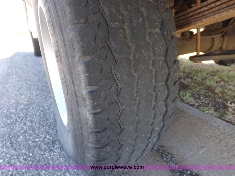 image for item H1942 1990 Ford F150 XLT Lariat pickup truck