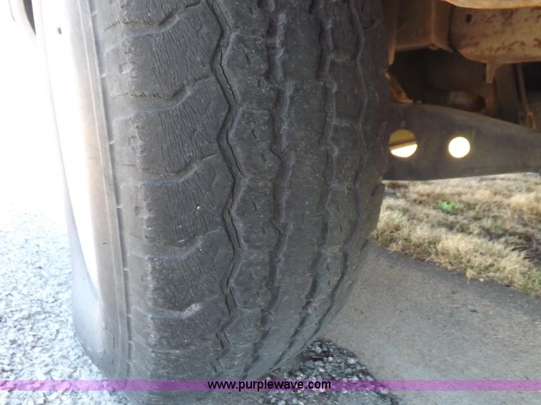 image for item H1942 1990 Ford F150 XLT Lariat pickup truck