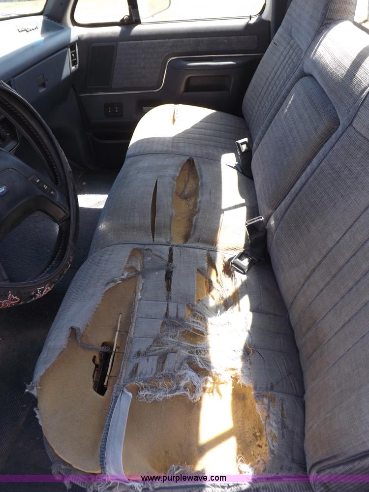 image for item H1942 1990 Ford F150 XLT Lariat pickup truck