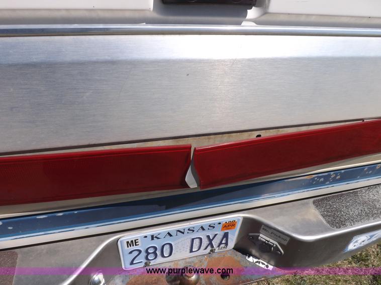 image for item H1942 1990 Ford F150 XLT Lariat pickup truck