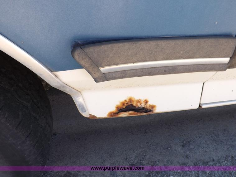 image for item H1942 1990 Ford F150 XLT Lariat pickup truck