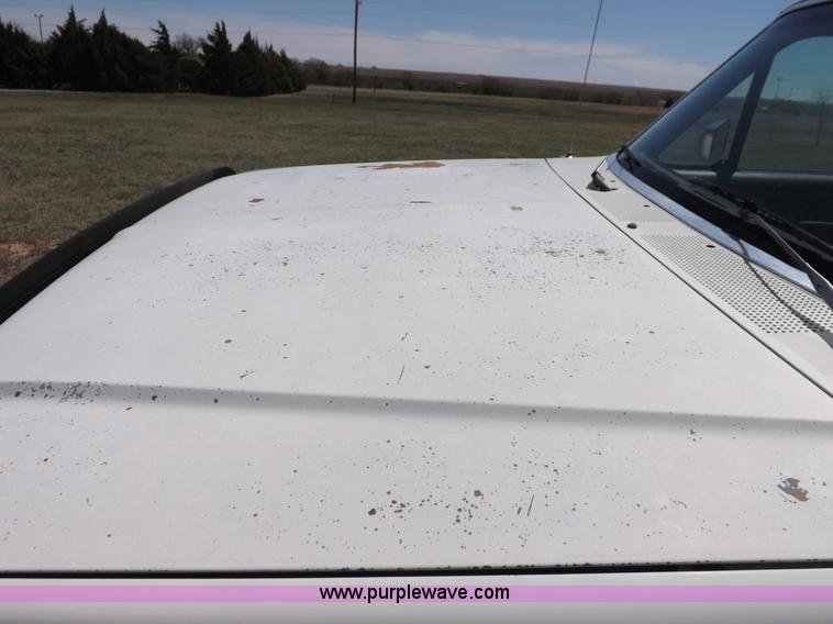 image for item H1942 1990 Ford F150 XLT Lariat pickup truck