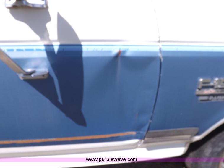 image for item H1942 1990 Ford F150 XLT Lariat pickup truck