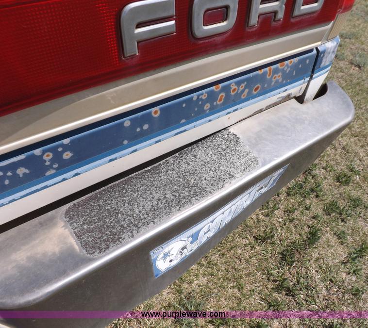 image for item H1942 1990 Ford F150 XLT Lariat pickup truck