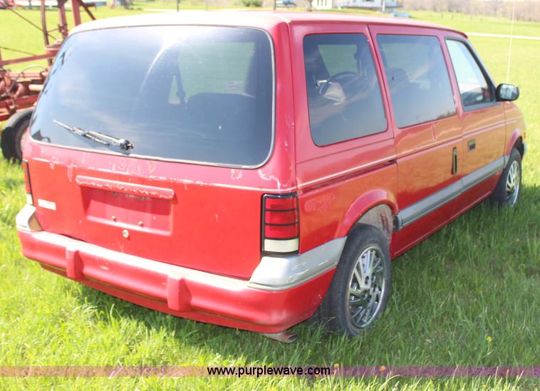 image for item H2651 1994 Dodge Caravan SE van