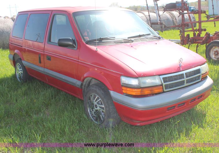 image for item H2651 1994 Dodge Caravan SE van