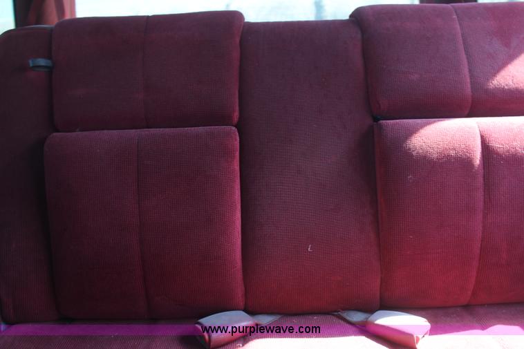 image for item H2651 1994 Dodge Caravan SE van