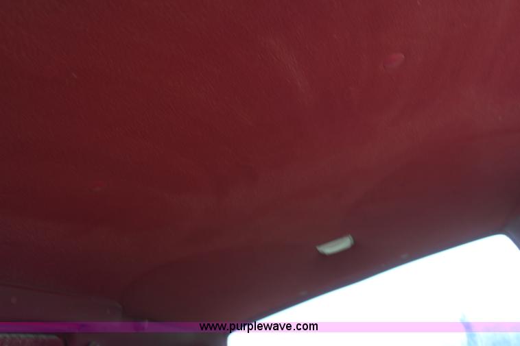 image for item H2651 1994 Dodge Caravan SE van