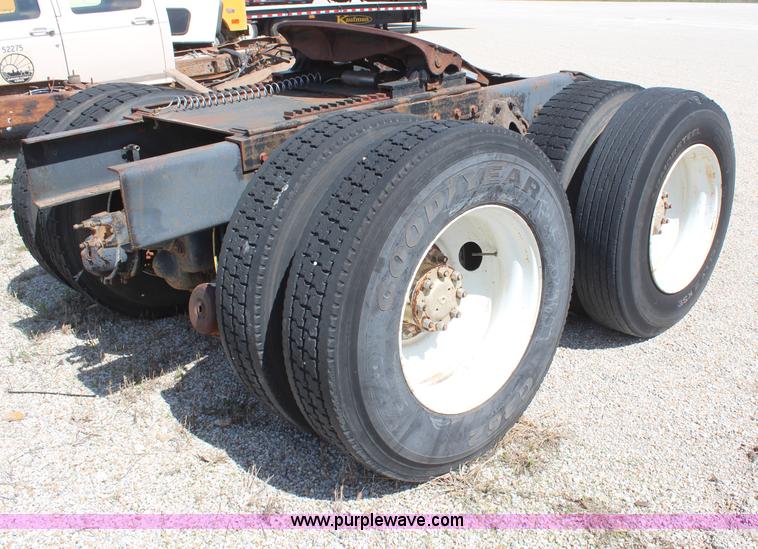 image for item H2672 Semi truck running gear