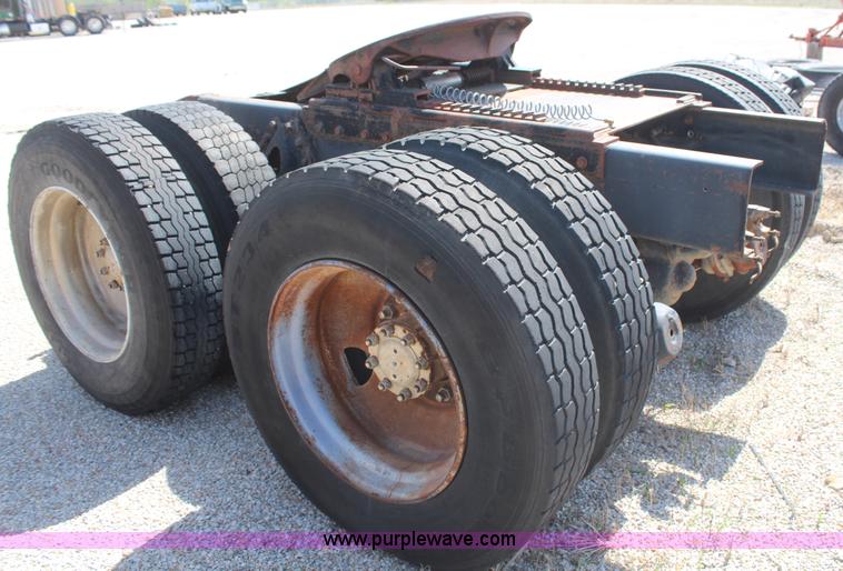 image for item H2672 Semi truck running gear