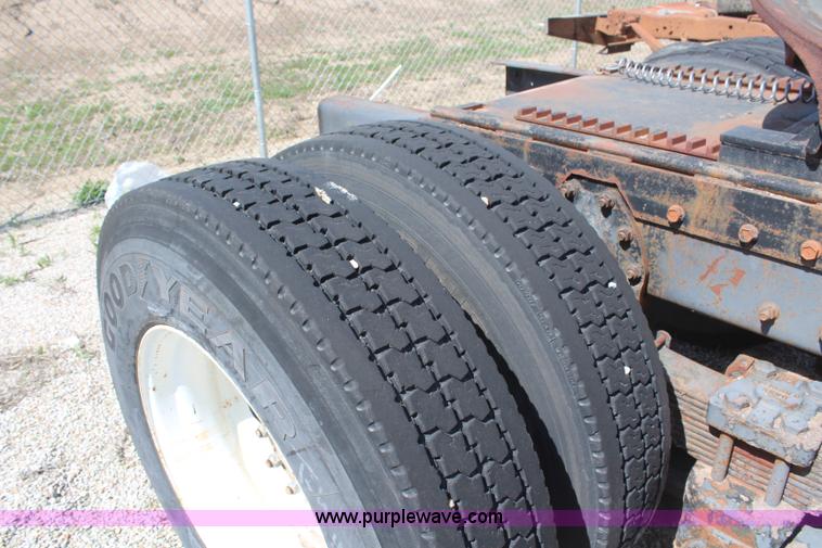 image for item H2672 Semi truck running gear