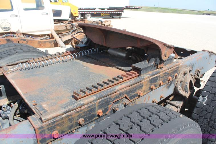 image for item H2672 Semi truck running gear