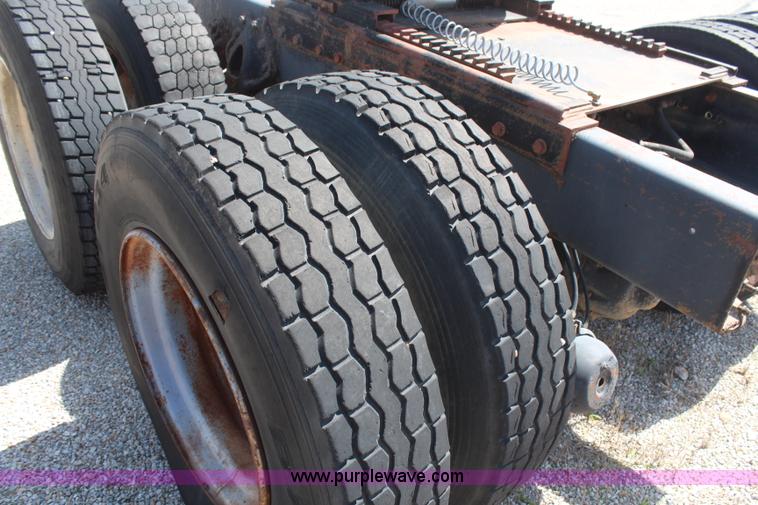 image for item H2672 Semi truck running gear