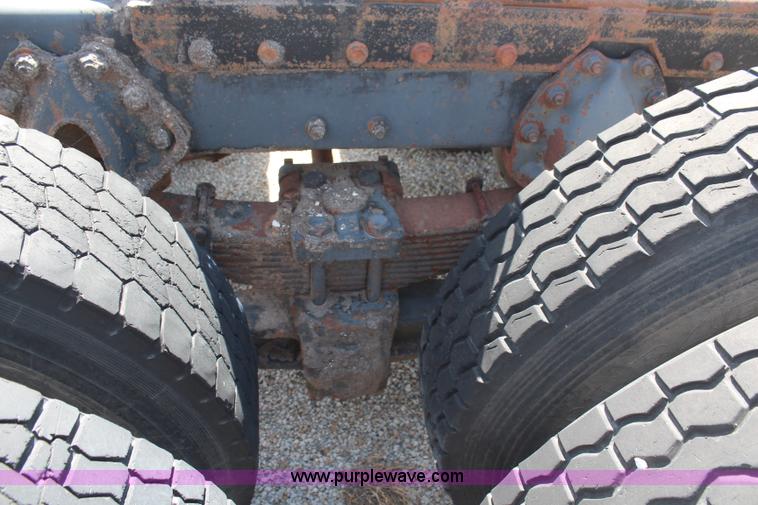 image for item H2672 Semi truck running gear