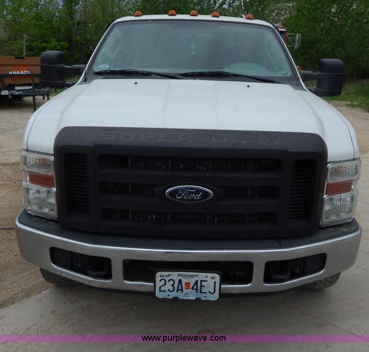 image for item H3400 2008 Ford F350 Super Duty XL flatbed pickup truck